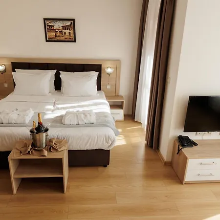 Wood & Aparthotel