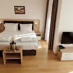 Wood & Apartmanhotel
