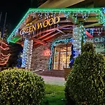 Wood & Apartmanhotel 4*