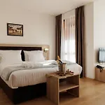 Wood & Apartmanhotel