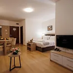 Wood & Banszko