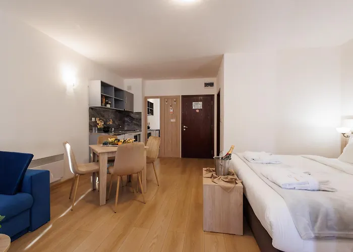 Aparthotel Wood & 4*