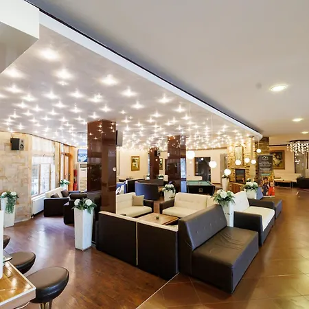 מלון דירות Wood & 4*