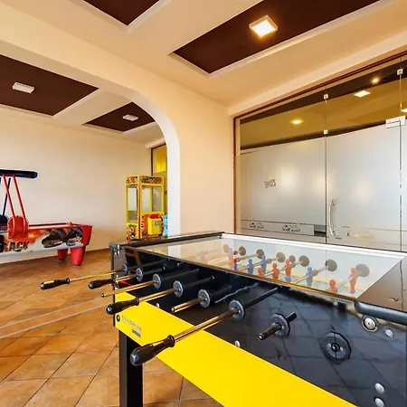 Wood & מלון דירות 4*