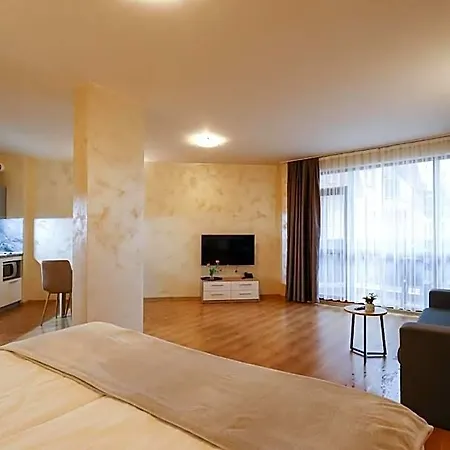Wood & 4* בנסקו