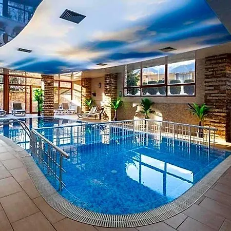 Aparthotel Wood & 4*